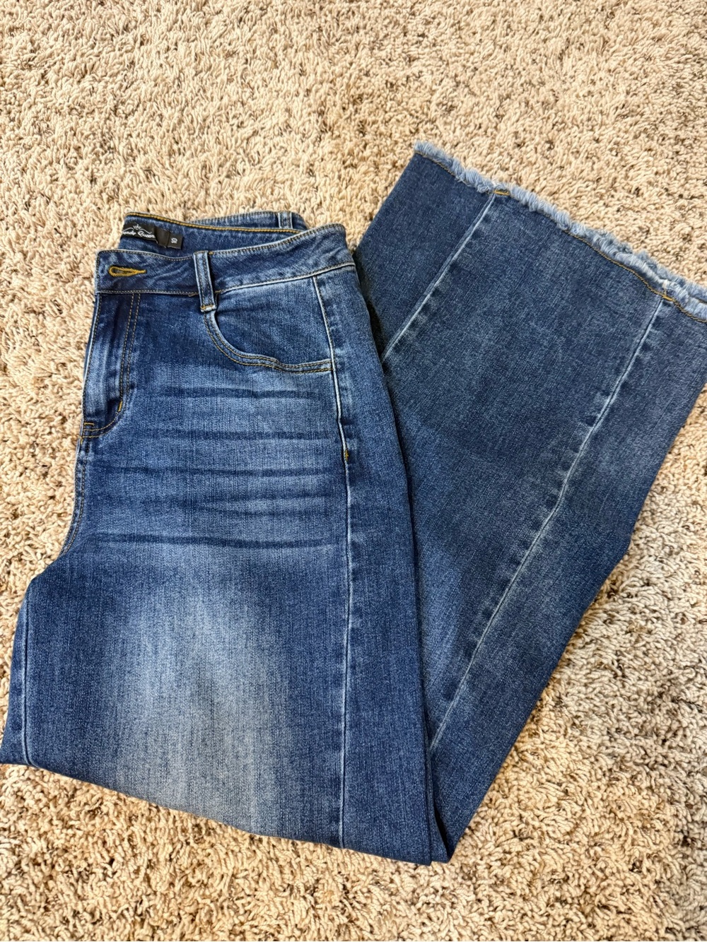 Trendy Queen Women's Wide Leg Jeans, Relaxed Loose with Raw Hem Pants
